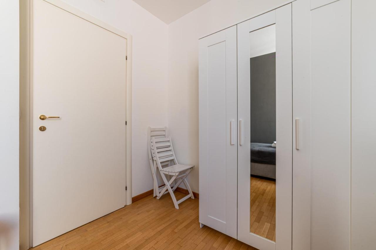 Officina7 Large Apartment Parma Exterior photo