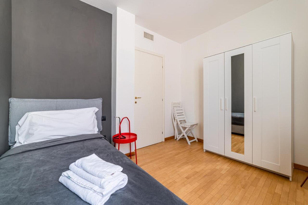 Officina7 Large Apartment Parma Exterior photo